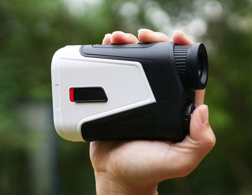 How Does Flag Lock Work on a Rangefinder?